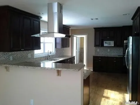 11 Charlotte Place Plainview NY 11803