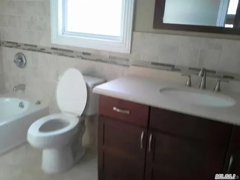 11 Charlotte Place Plainview NY 11803