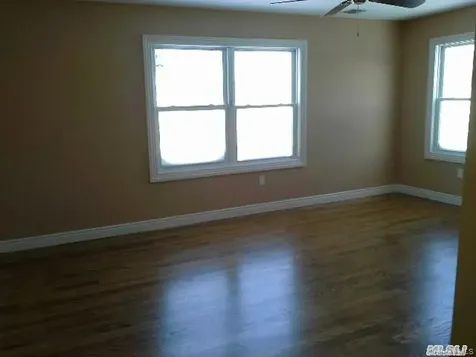11 Charlotte Place Plainview NY 11803