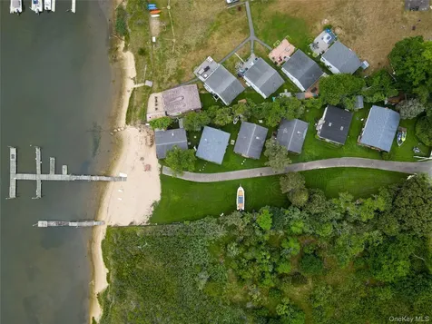 71 W Tiana Road Hampton Bays NY 11946