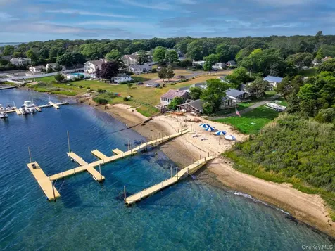 71 W Tiana Road Hampton Bays NY 11946