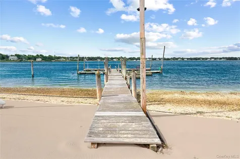 71 W Tiana Road Hampton Bays NY 11946