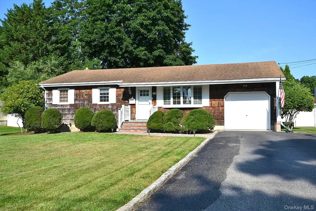 190 Pine Neck Avenue East Patchogue NY 11772