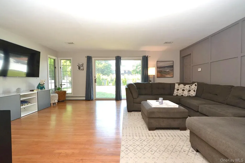 190 Pine Neck Avenue East Patchogue NY 11772