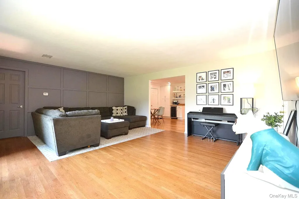 190 Pine Neck Avenue East Patchogue NY 11772