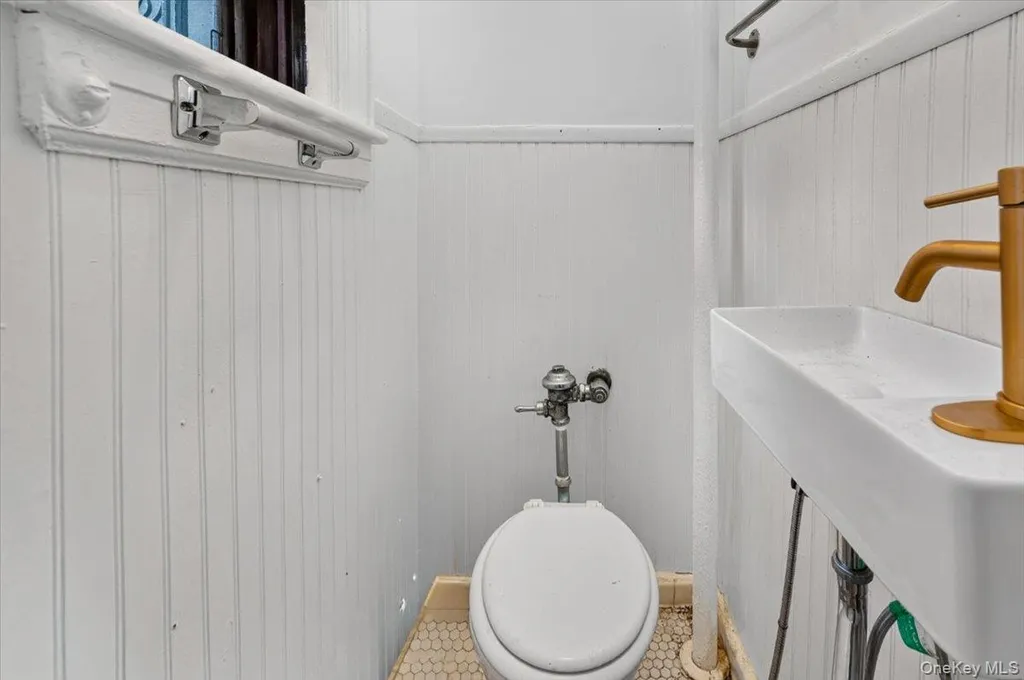 3236 Fish Avenue Bronx NY 10469