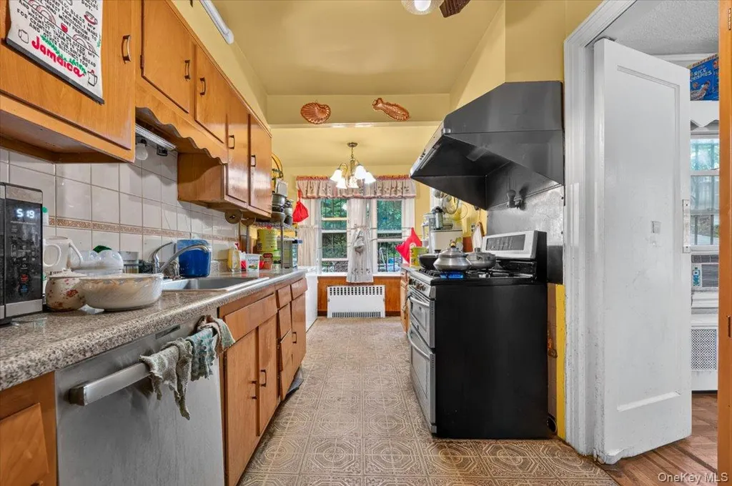 3236 Fish Avenue Bronx NY 10469