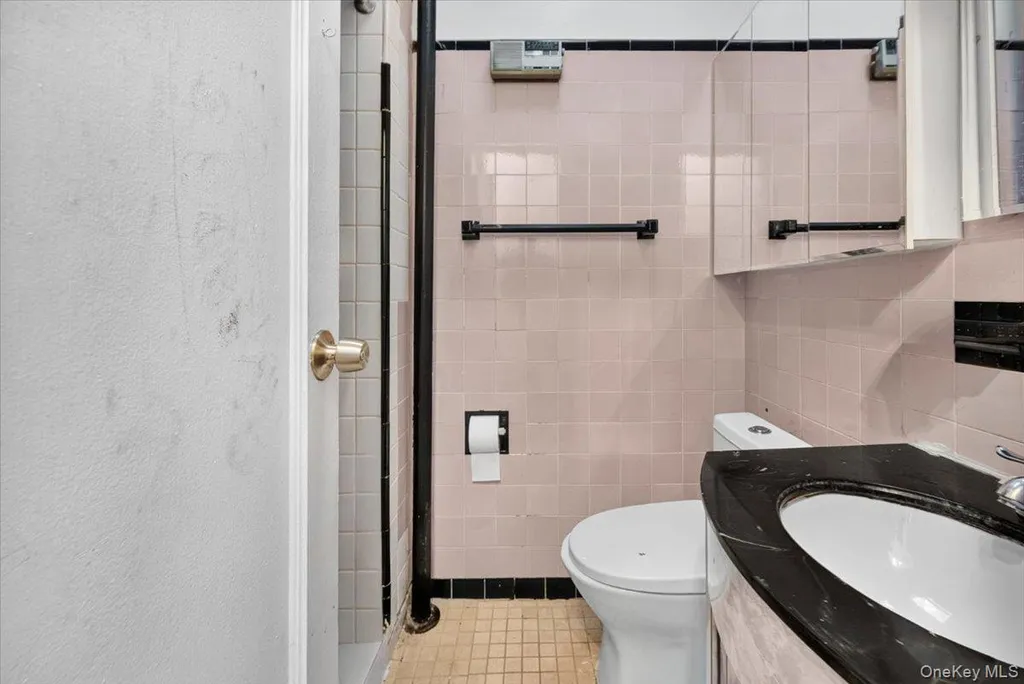 3236 Fish Avenue Bronx NY 10469