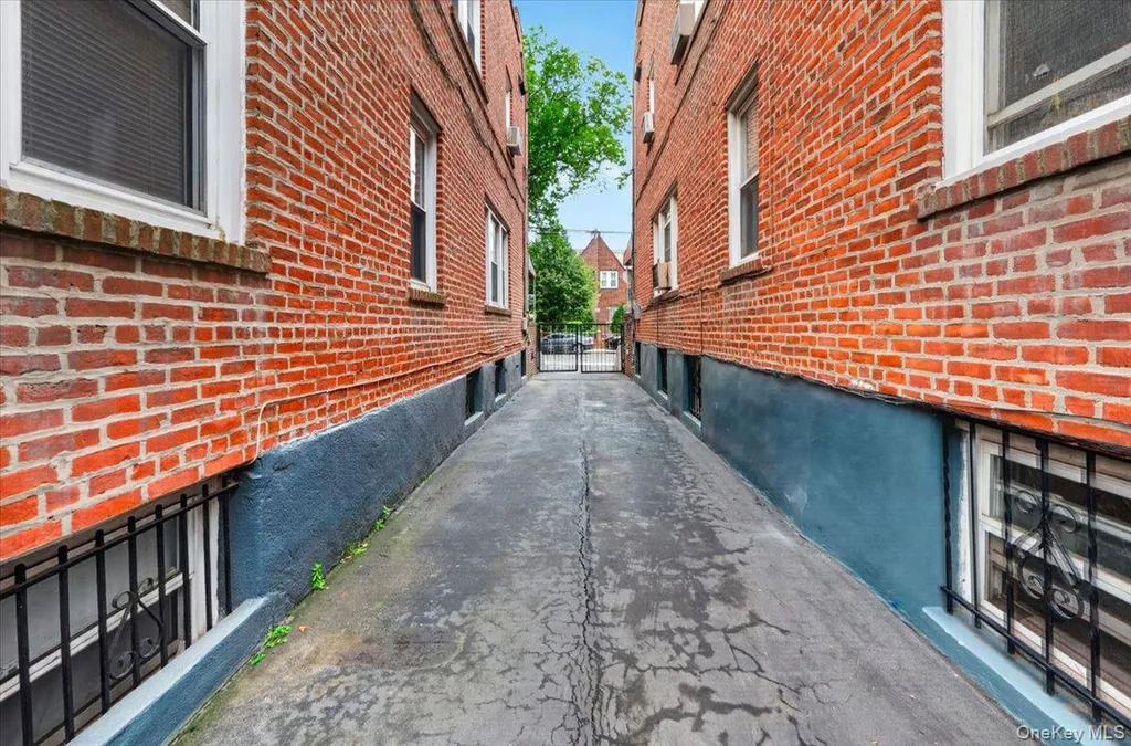3236 Fish Avenue Bronx NY 10469