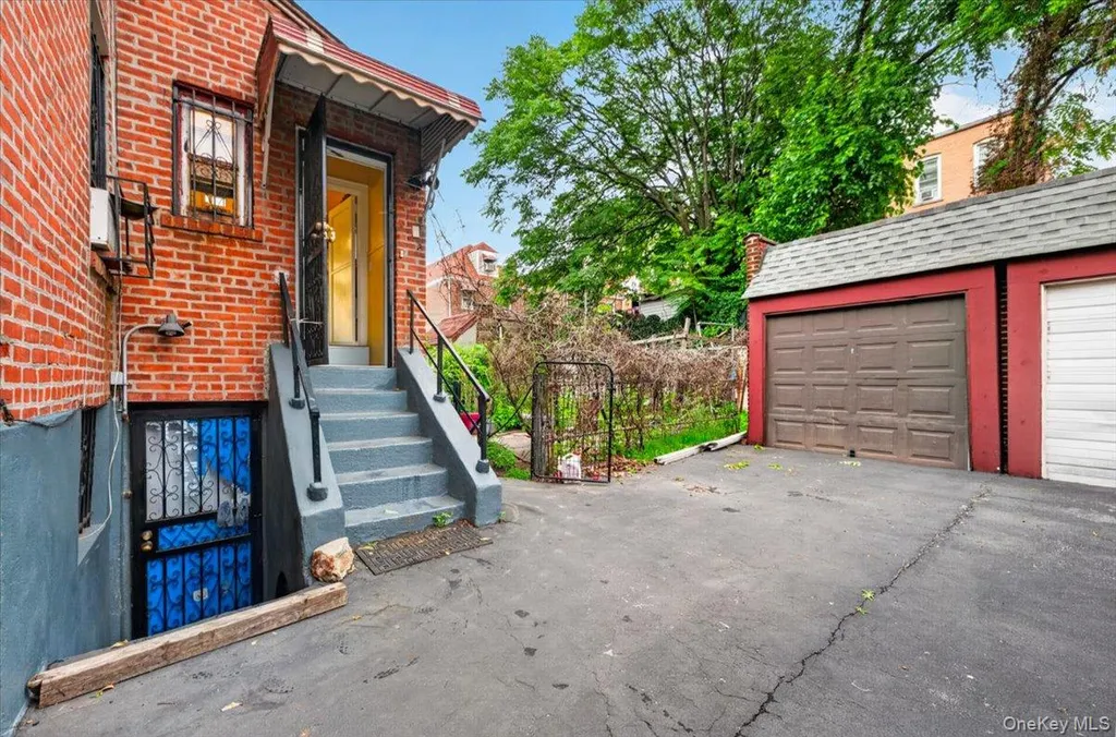 3236 Fish Avenue Bronx NY 10469