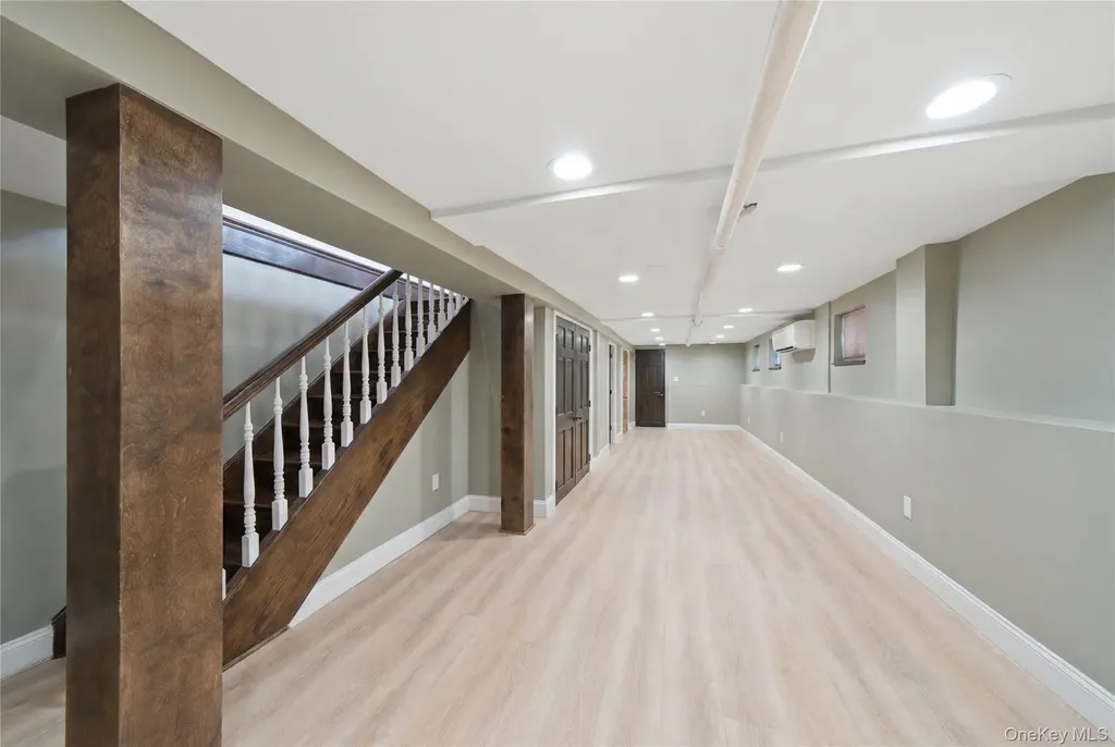 6424 Pleasantview Street Middle Village NY 11379