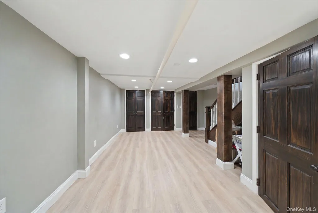 6424 Pleasantview Street Middle Village NY 11379