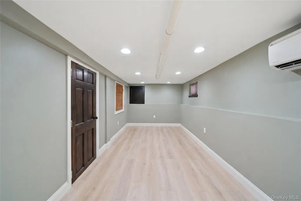 6424 Pleasantview Street Middle Village NY 11379