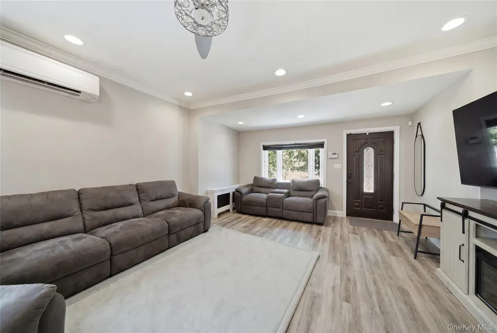 6424 Pleasantview Street Middle Village NY 11379