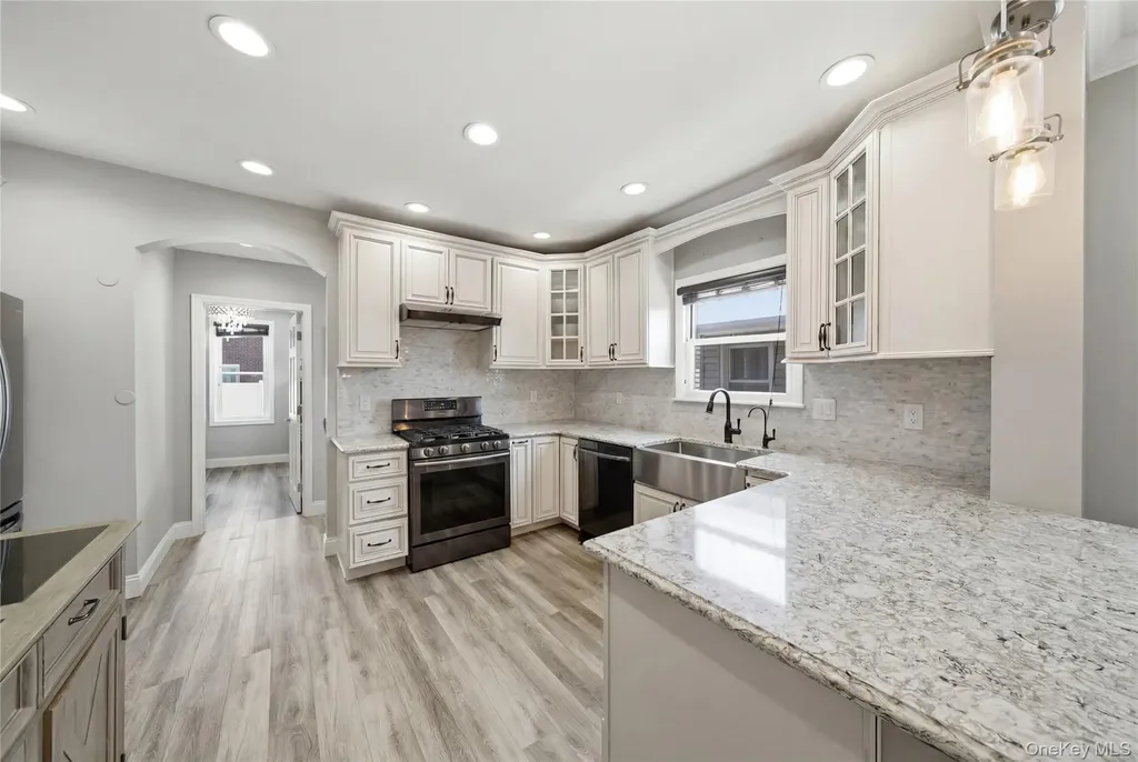 6424 Pleasantview Street Middle Village NY 11379