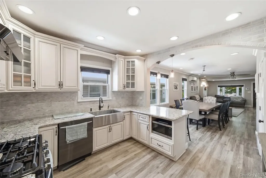6424 Pleasantview Street Middle Village NY 11379
