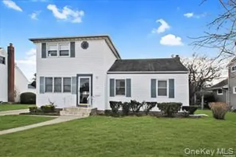 23 Jamaica Avenue Plainview NY 11803