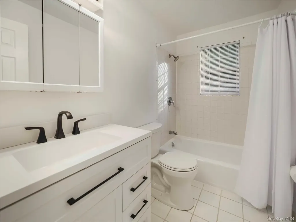 1 Doxbury Lane Suffern NY 10901