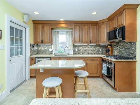 1 Raymond Street Glen Cove NY 11542