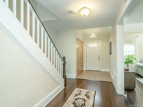 1 Raymond Street Glen Cove NY 11542