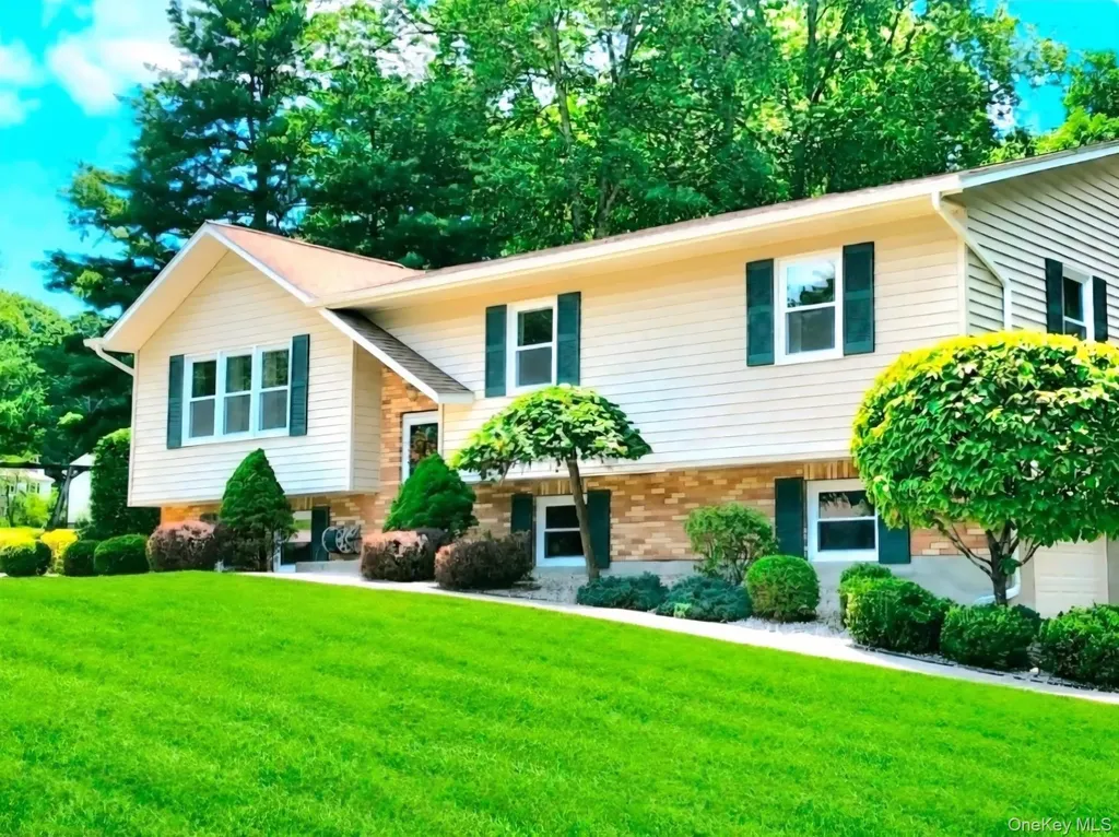 4 Tanglewood Lane Poughkeepsie NY 12603