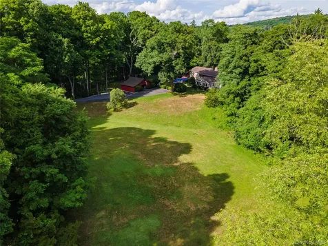 60 Traver Road Pleasant Valley NY 12569