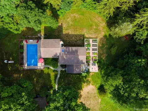 60 Traver Road Pleasant Valley NY 12569