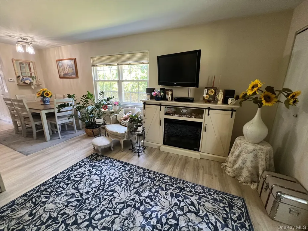 311 Woodbridge Drive Ridge NY 11961