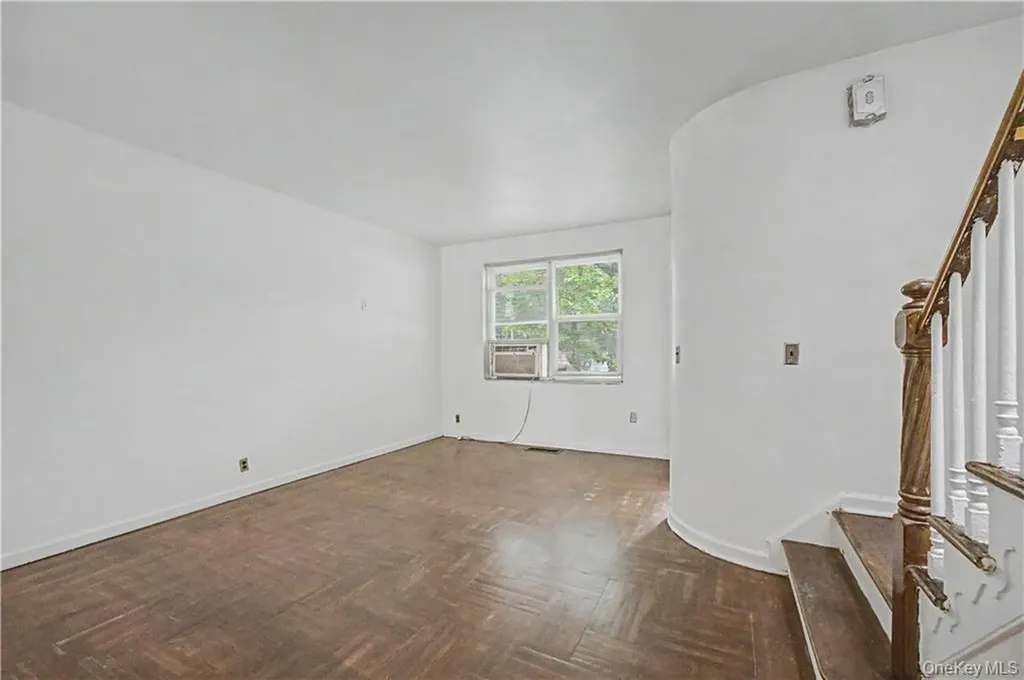 138 Van Cortlandt Park S Bronx NY 10463