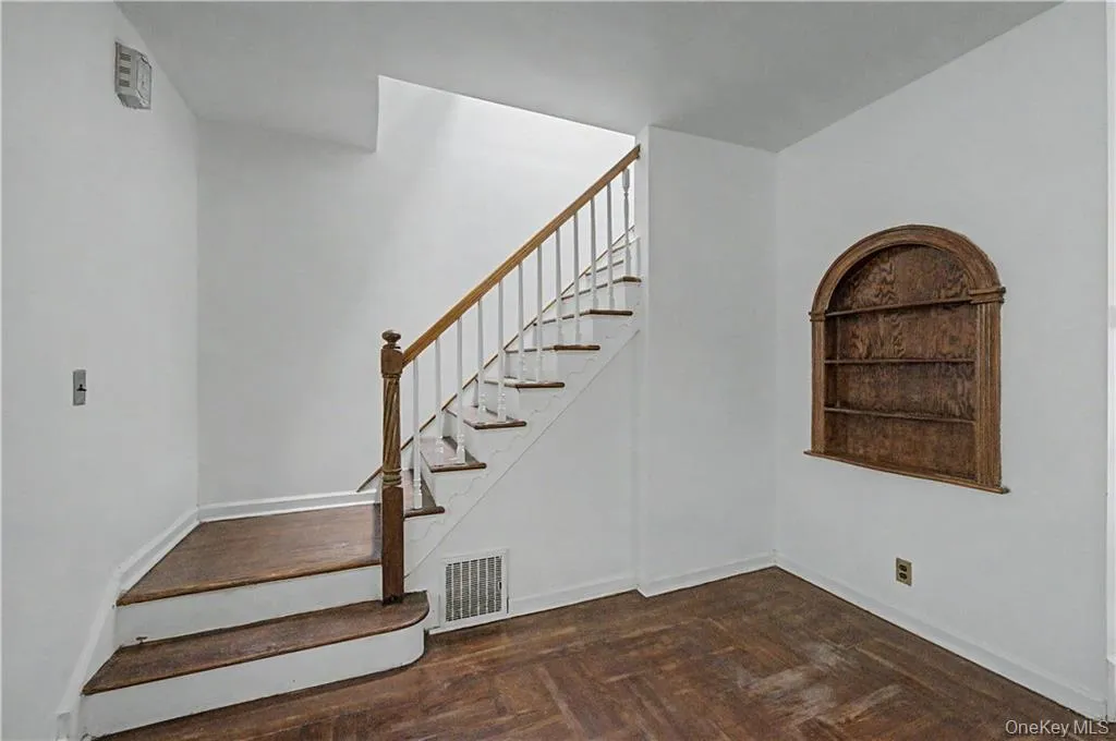 138 Van Cortlandt Park S Bronx NY 10463