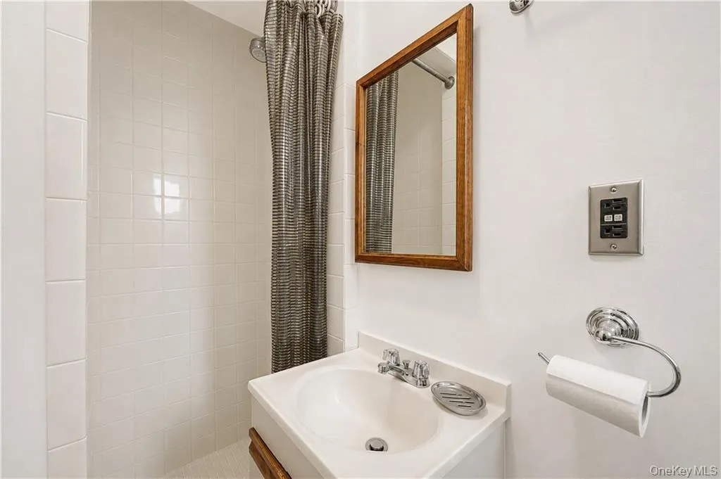 138 Van Cortlandt Park S Bronx NY 10463
