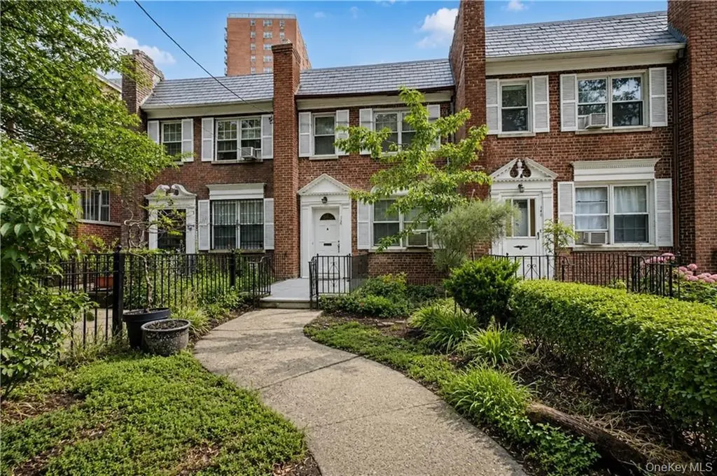 138 Van Cortlandt Park S Bronx NY 10463