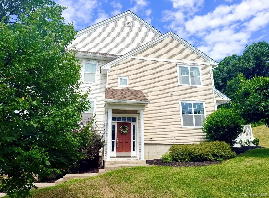 2012 Hawthorn Way New Windsor NY 12553