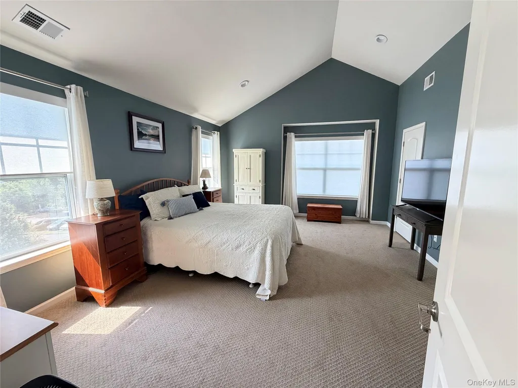 2012 Hawthorn Way New Windsor NY 12553
