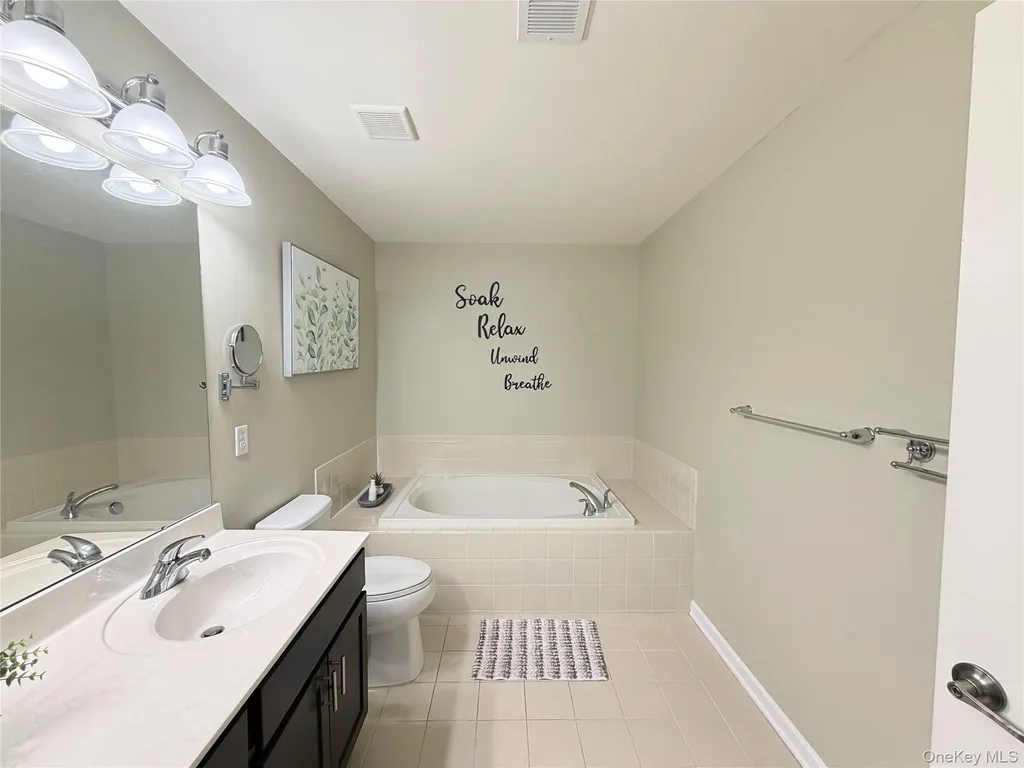 2012 Hawthorn Way New Windsor NY 12553
