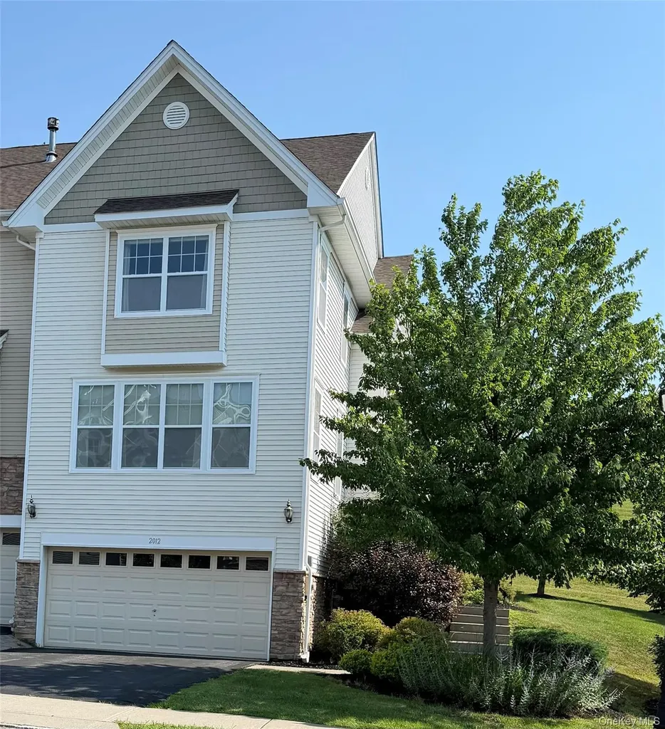 2012 Hawthorn Way New Windsor NY 12553