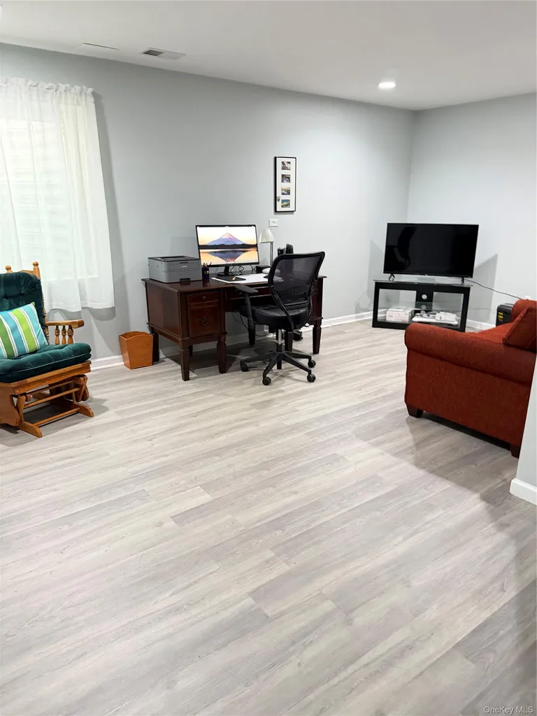 2012 Hawthorn Way New Windsor NY 12553