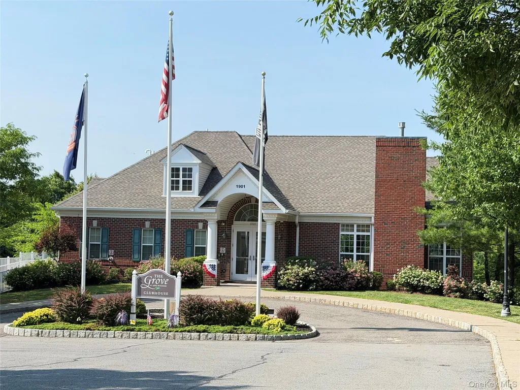 2012 Hawthorn Way New Windsor NY 12553