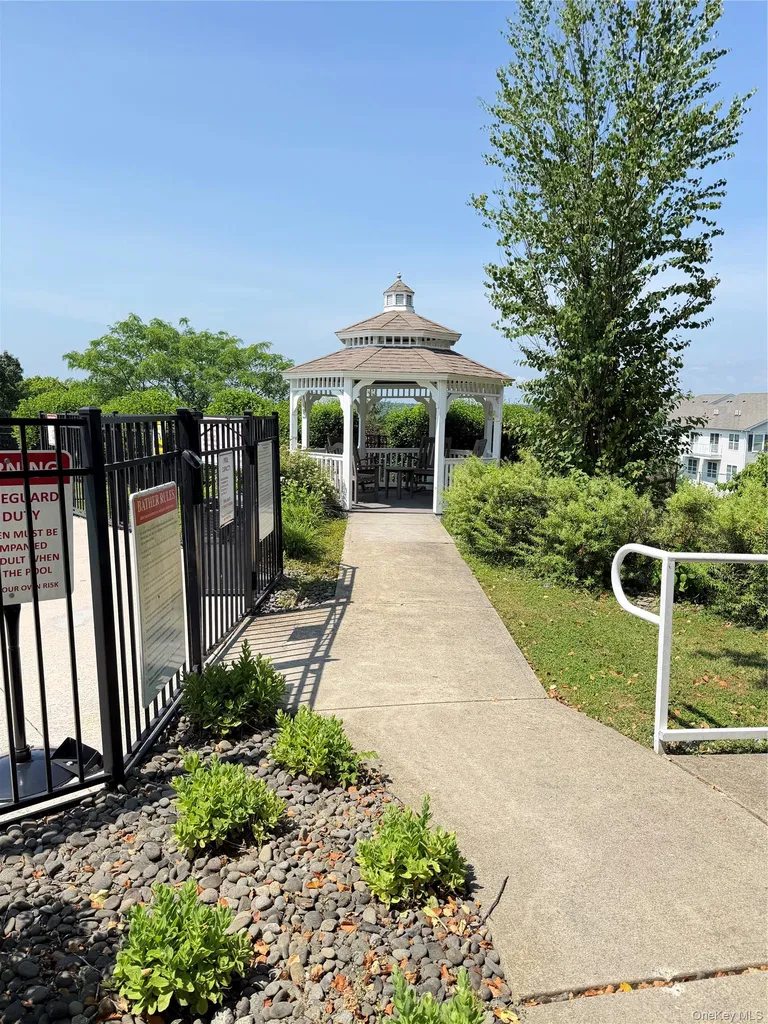 2012 Hawthorn Way New Windsor NY 12553