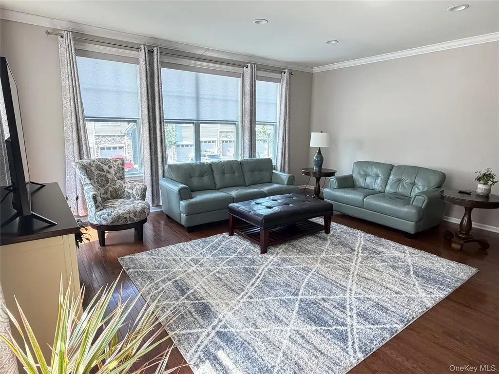 2012 Hawthorn Way New Windsor NY 12553