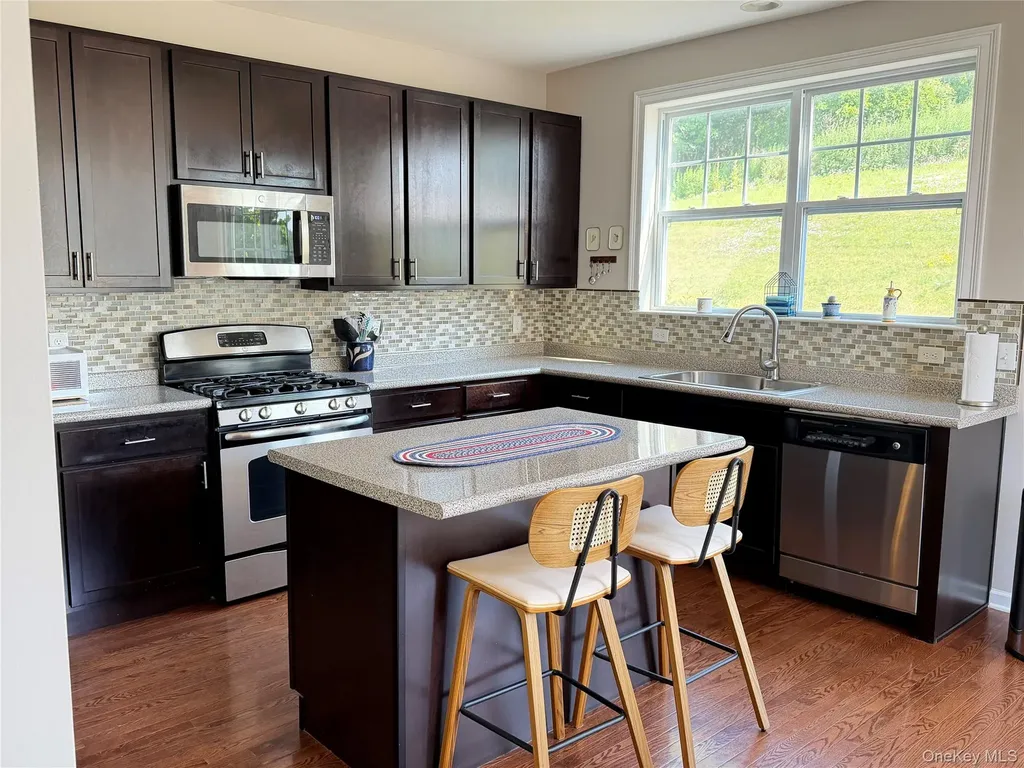 2012 Hawthorn Way New Windsor NY 12553