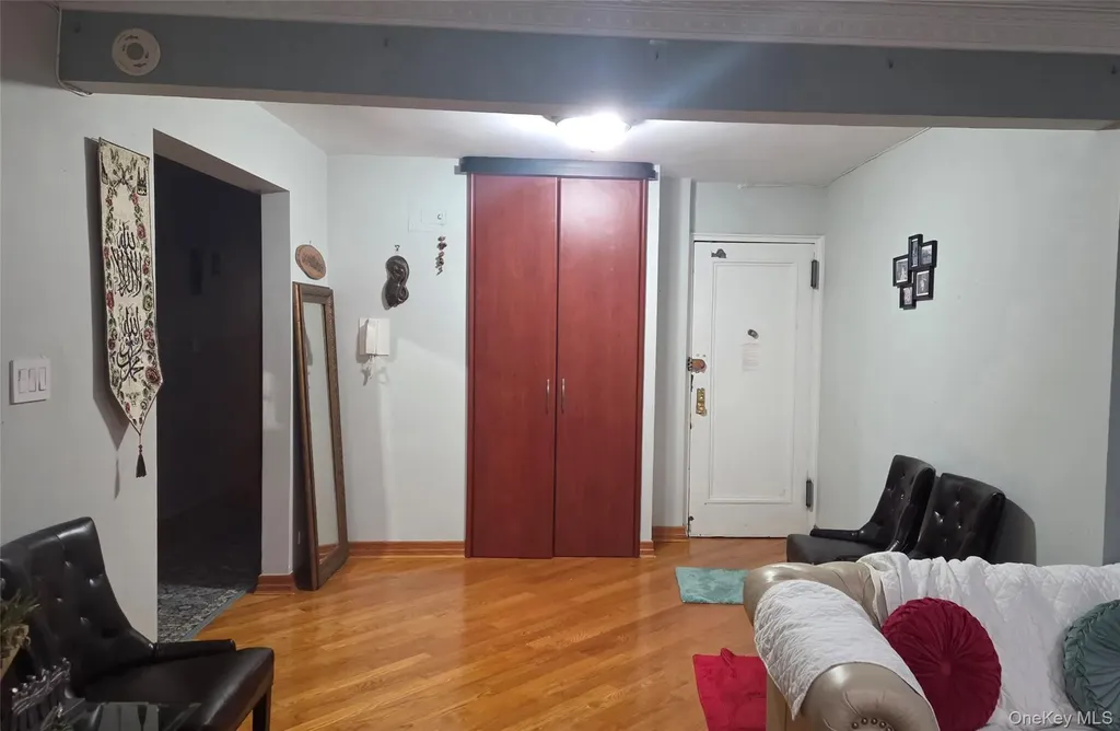14350 Hoover Avenue Briarwood NY 11435