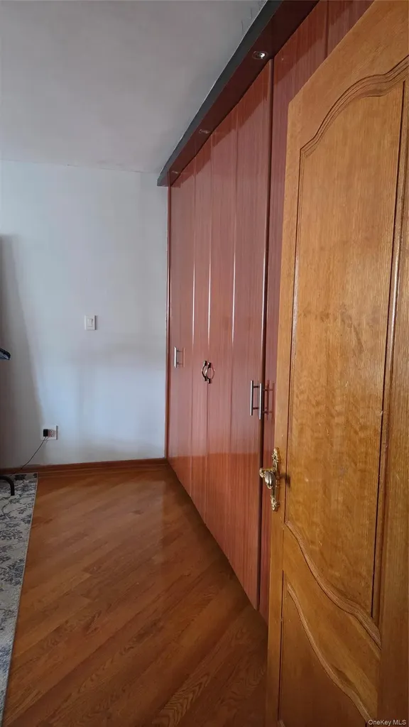 14350 Hoover Avenue Briarwood NY 11435