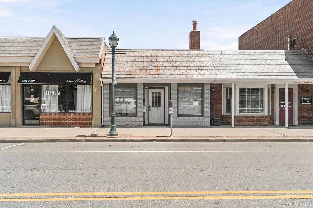 95 Rockaway Avenue Valley Stream NY 11580