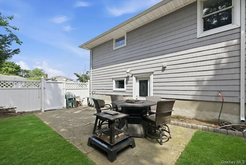 1279 Paul Street Seaford NY 11783