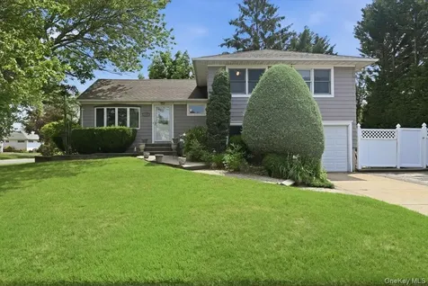 1279 Paul Street Seaford NY 11783