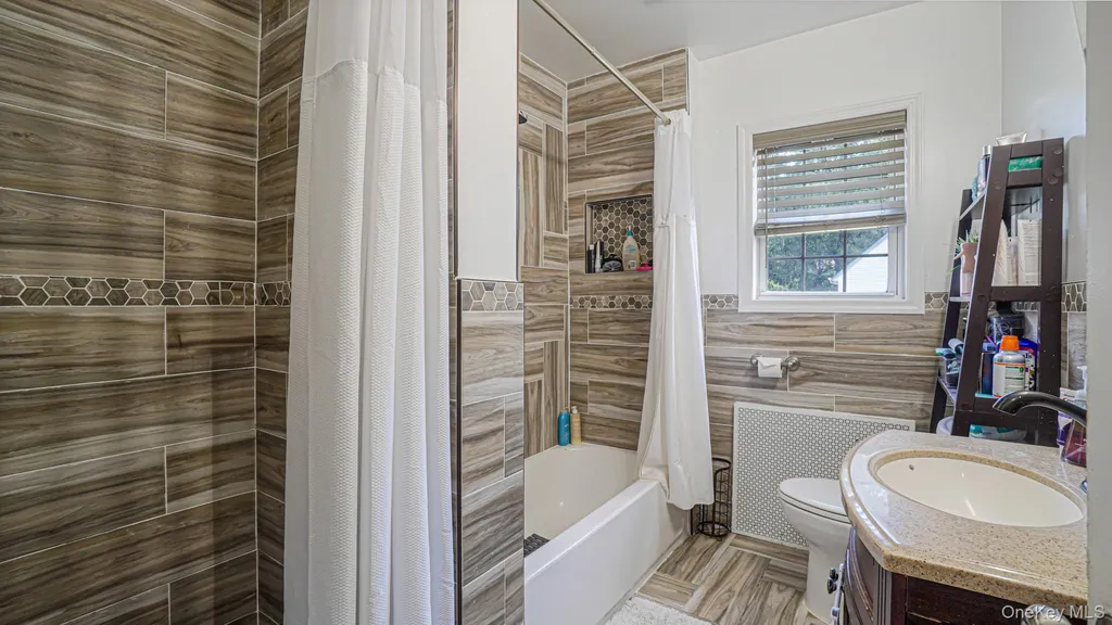 143 S Montgomery Street Valley Stream NY 11580