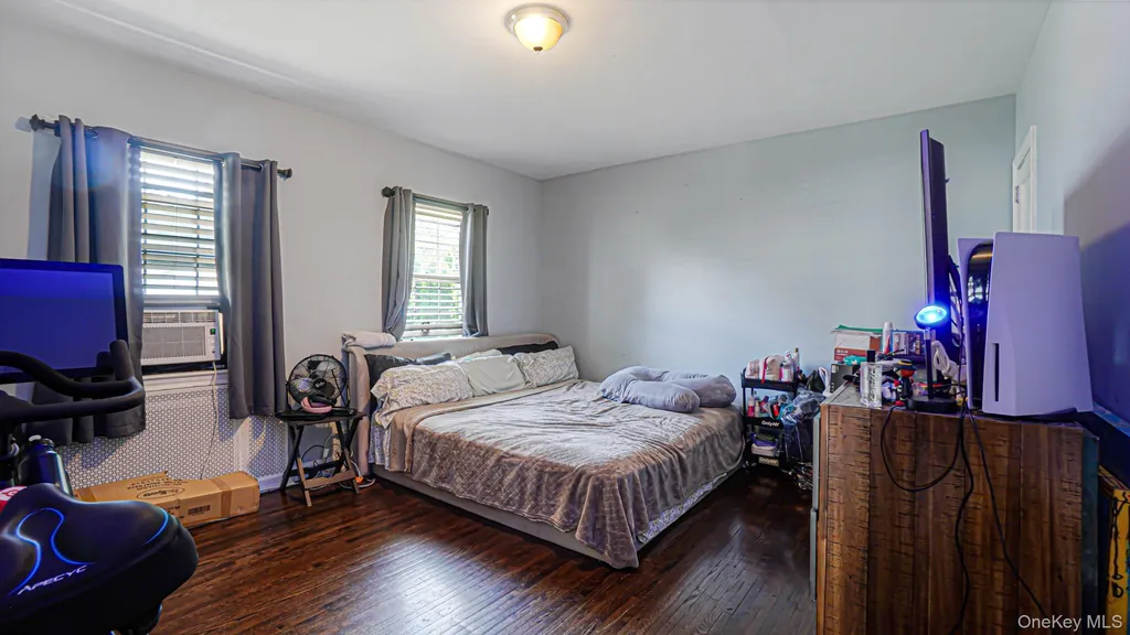 143 S Montgomery Street Valley Stream NY 11580