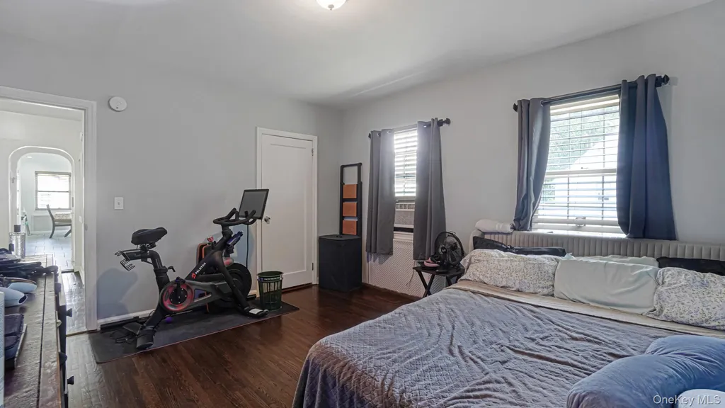 143 S Montgomery Street Valley Stream NY 11580