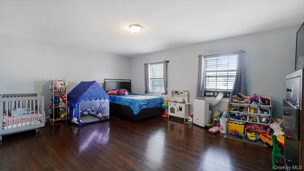 143 S Montgomery Street Valley Stream NY 11580